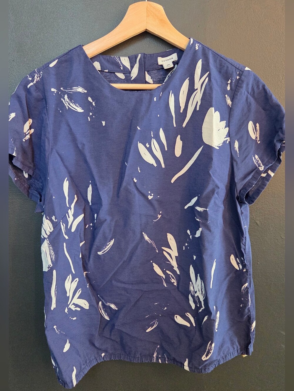 Cuyana Woman's Short Sleeved Printed Top Small